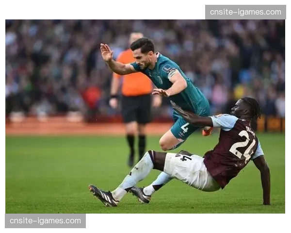 埃梅里维拉稳居第四 战术纪律性成欧冠门票关键